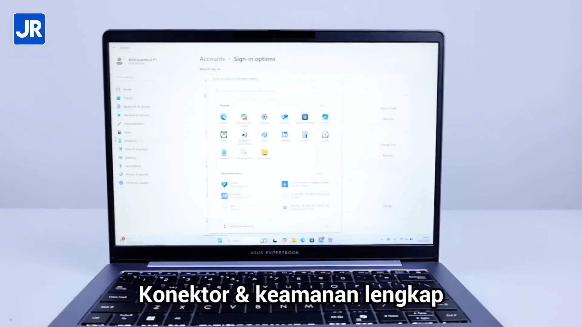 Tampilan ASUS ExpertBook P3 dengan desain profesional dan logo kecil di cover atas