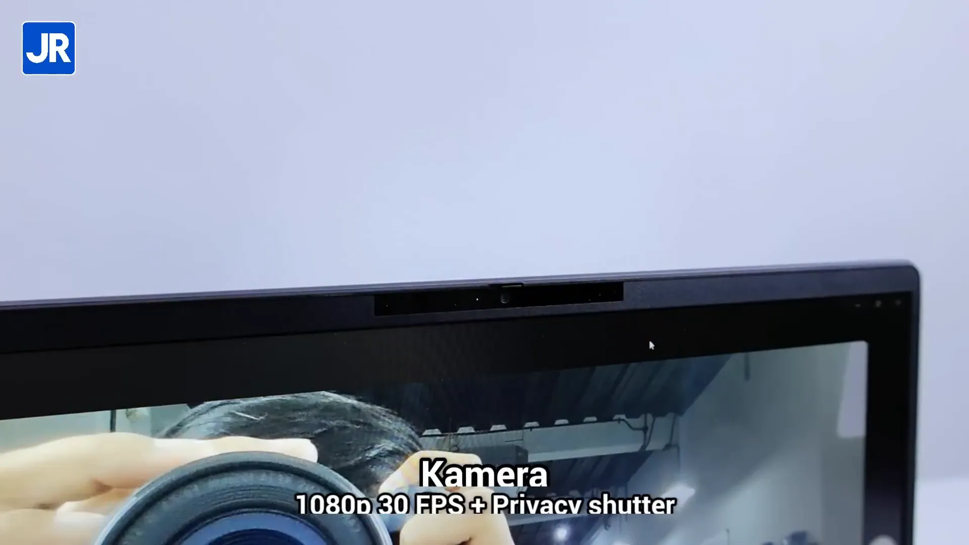 Kamera 1080p dan mikrofon dual-array dengan AI noise cancelling pada ASUS ExpertBook P3