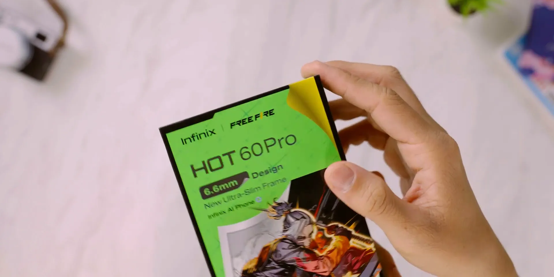Desain kotak Infinix Hot 60 Pro dengan warna hijau dan kolaborasi Free Fire