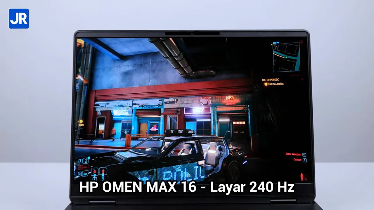 Tampilan layar HP OMEN MAX 16 menunjukkan 'Layar 240 Hz' saat menjalankan game