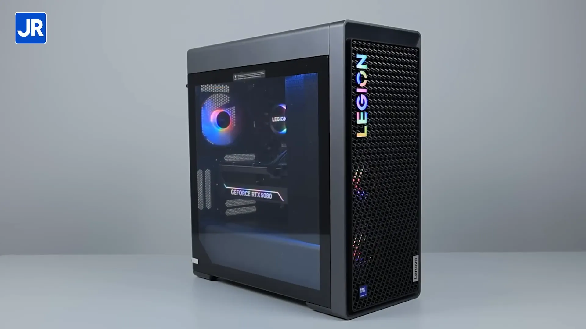 Desain casing Lenovo Legion Tower 7i dengan panel samping transparan dan lampu RGB