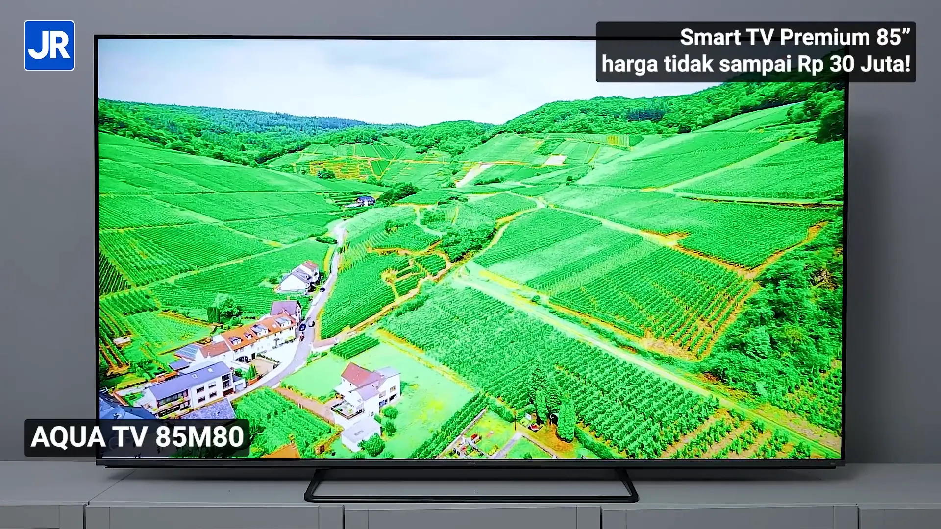 AQUA TV 85M80 dengan layar 85 inci dan desain modern