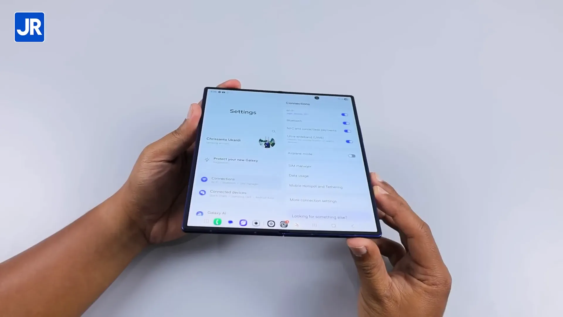 Layar utama Samsung Galaxy Z Fold7 dengan refresh rate adaptif hingga 120 Hz