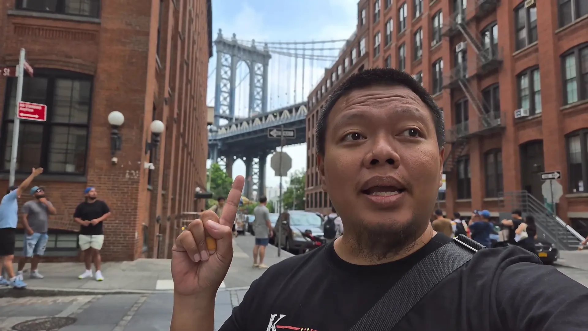 Lokasi Dumbo dengan latar belakang jembatan Manhattan