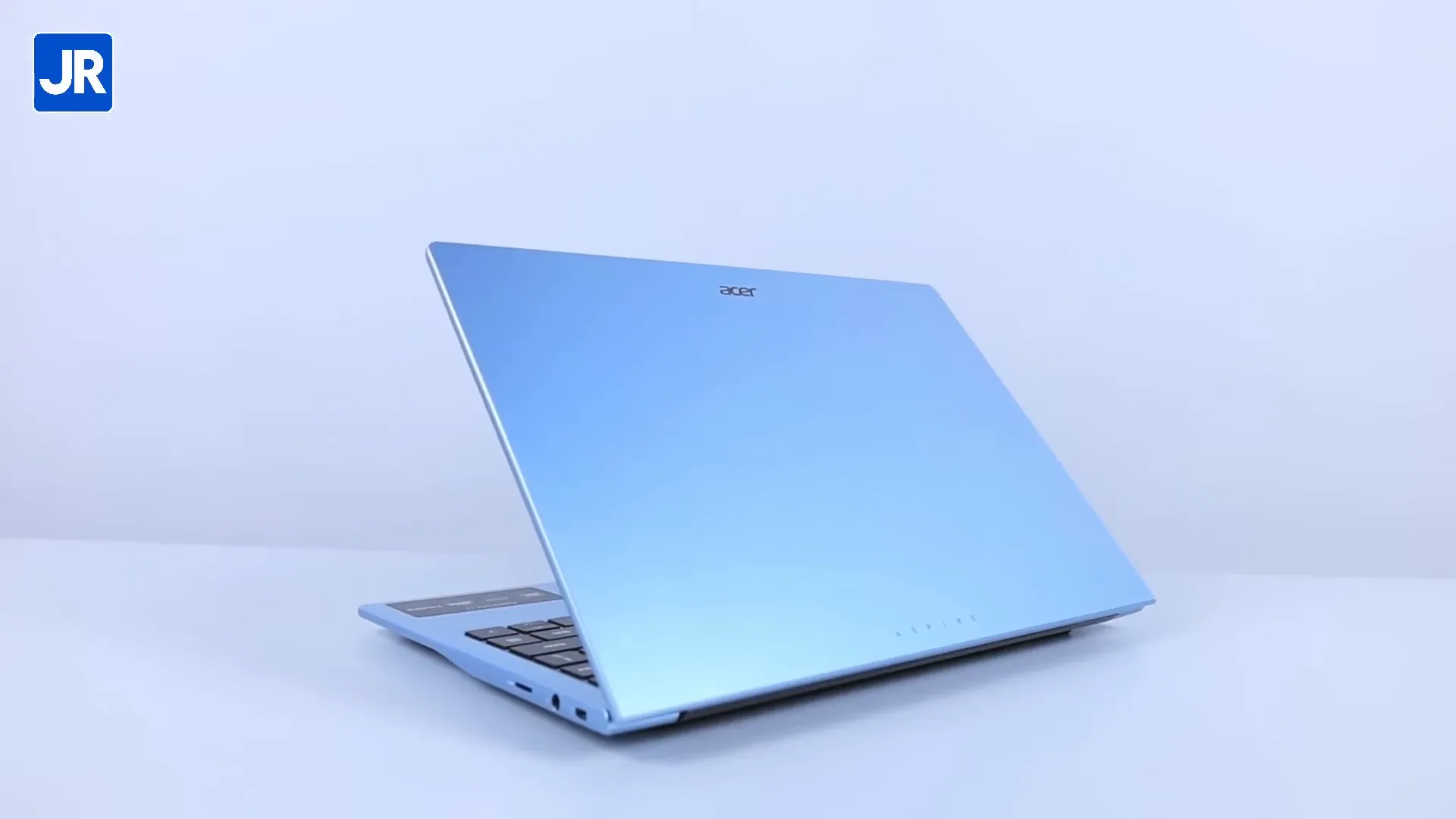 Desain bodi dan warna biru Acer Aspire Lite 14