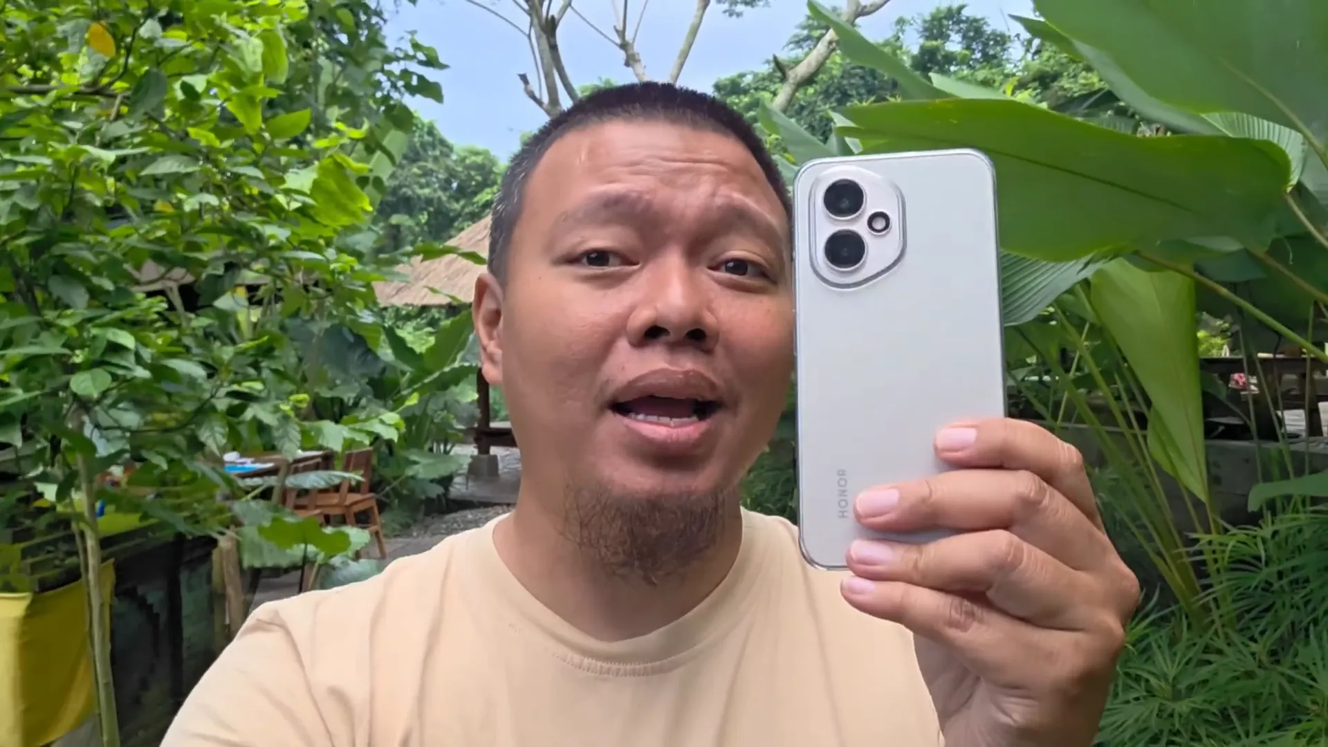Honor 400 dengan kamera utama 200MP dan ultra wide 12MP di Bali