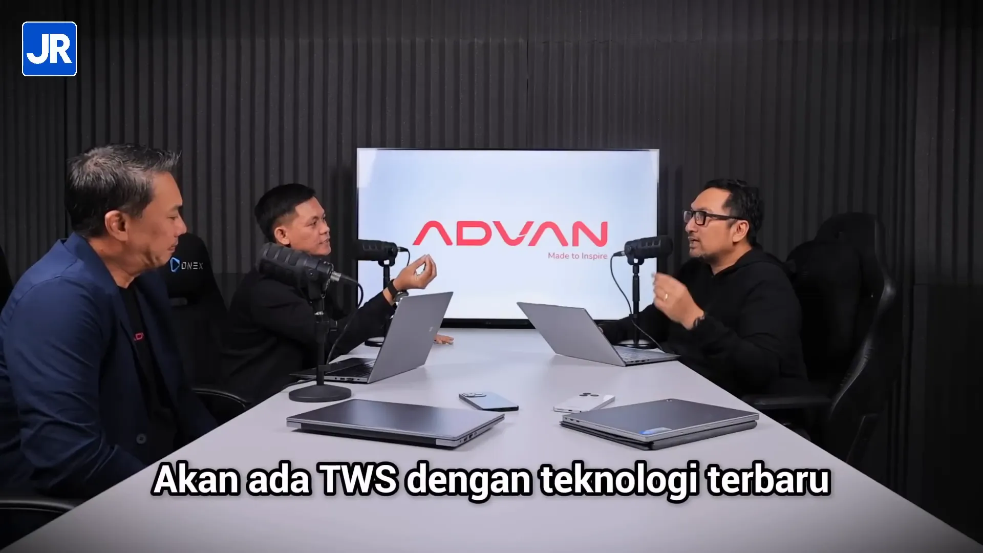 Produk TWS Eclipse dan smartwatch dari Advan yang sedang populer