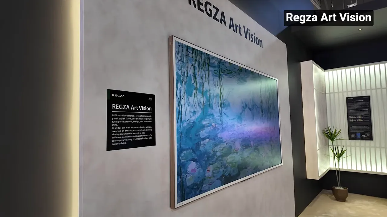 Sudut tampilan REGZA Art Vision menunjukkan layar terpasang rapi dengan panel matte dan plakat informasi