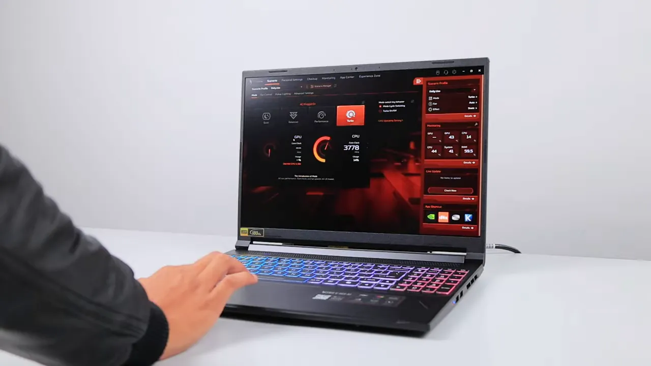 NitroSense di layar Nitro V16s memperlihatkan opsi performa (Turbo) dengan keyboard RGB