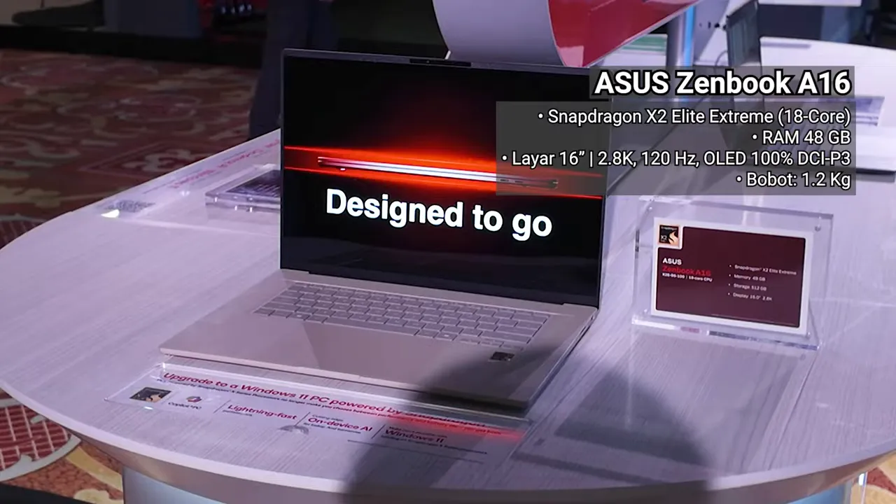 ASUS Zenbook A16 tampak depan di meja pameran dengan label spesifikasi di samping