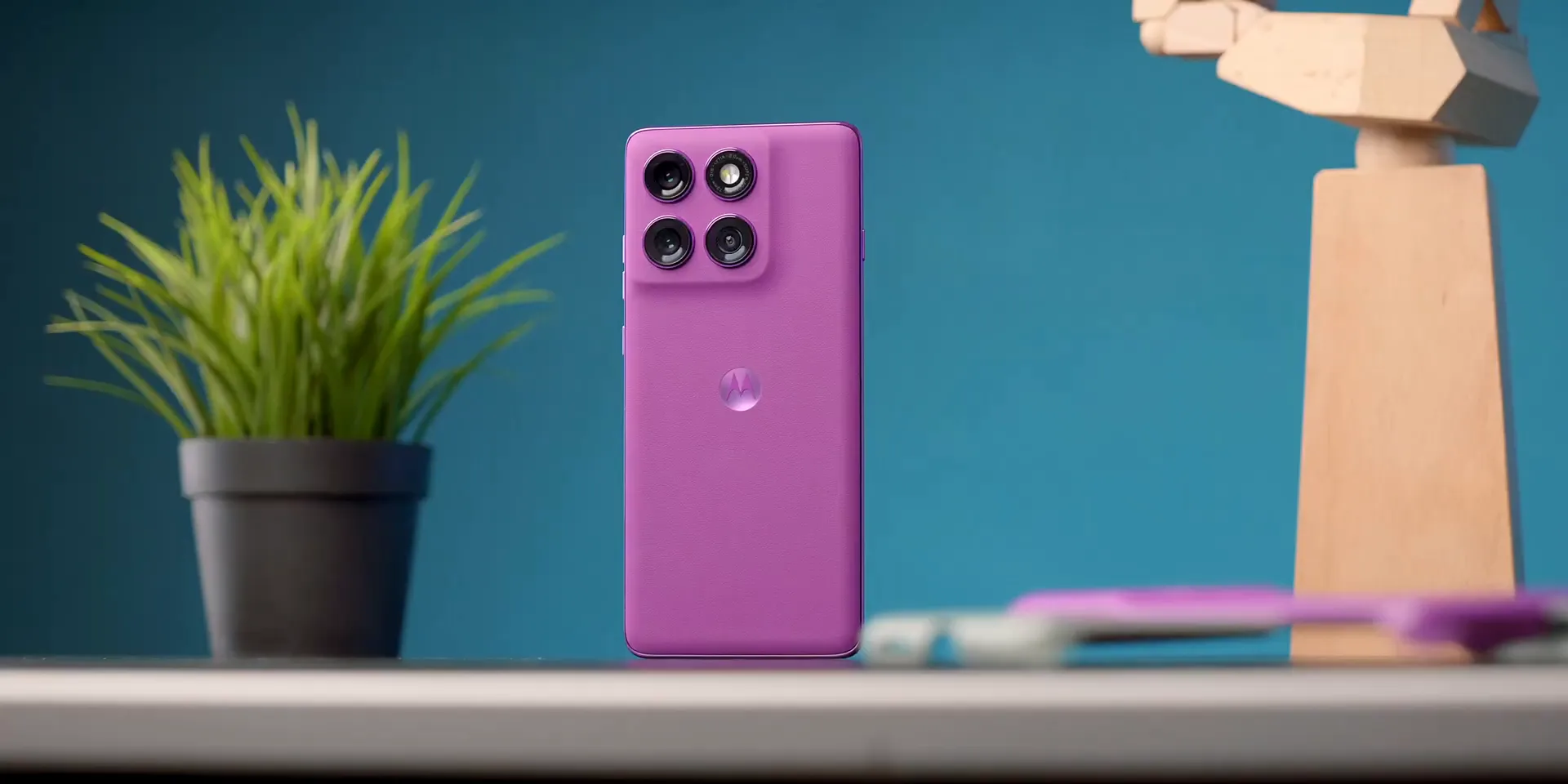 Motorola Edge 60 Pro dengan desain premium dan pilihan warna menarik