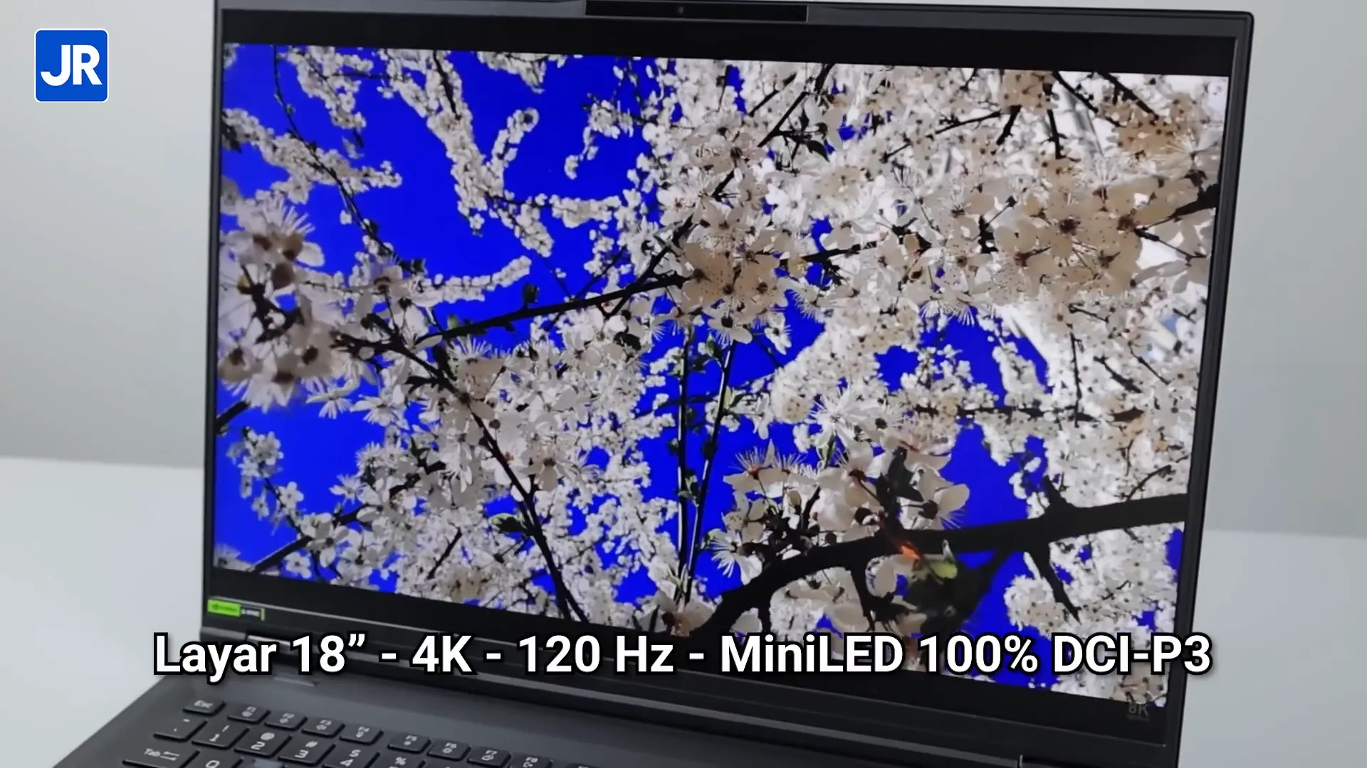 Acer Predator Helios 18 AI dengan layar 18 inci dan desain gaming yang gagah