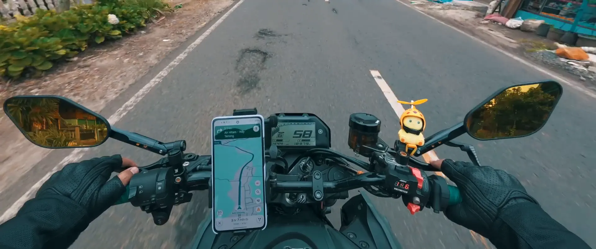 Penggunaan Moto G86 Power 5G sebagai alat navigasi saat touring