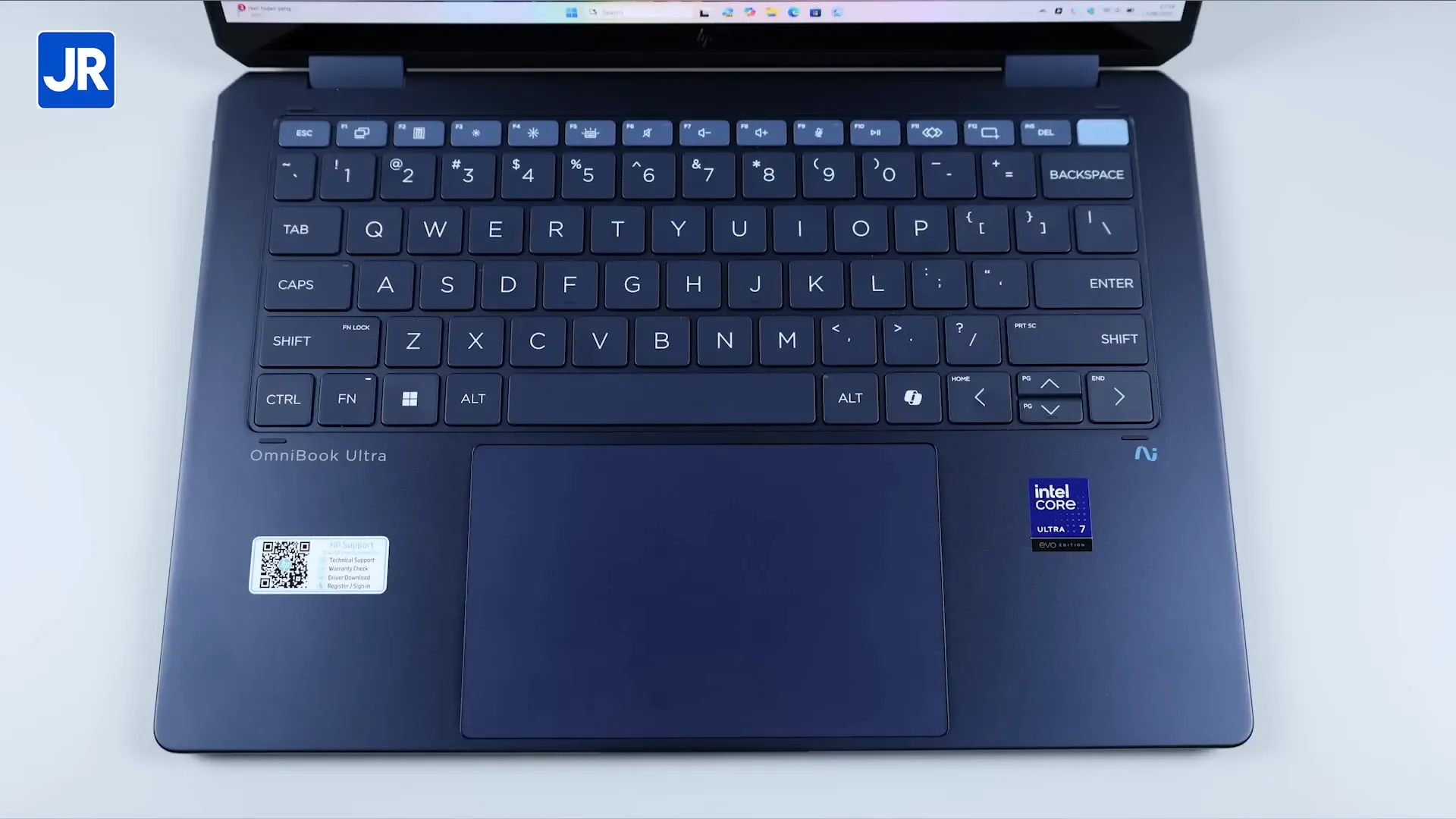 Keyboard dan touchpad HP OmniBook Ultra Flip 14 dengan backlit aktif