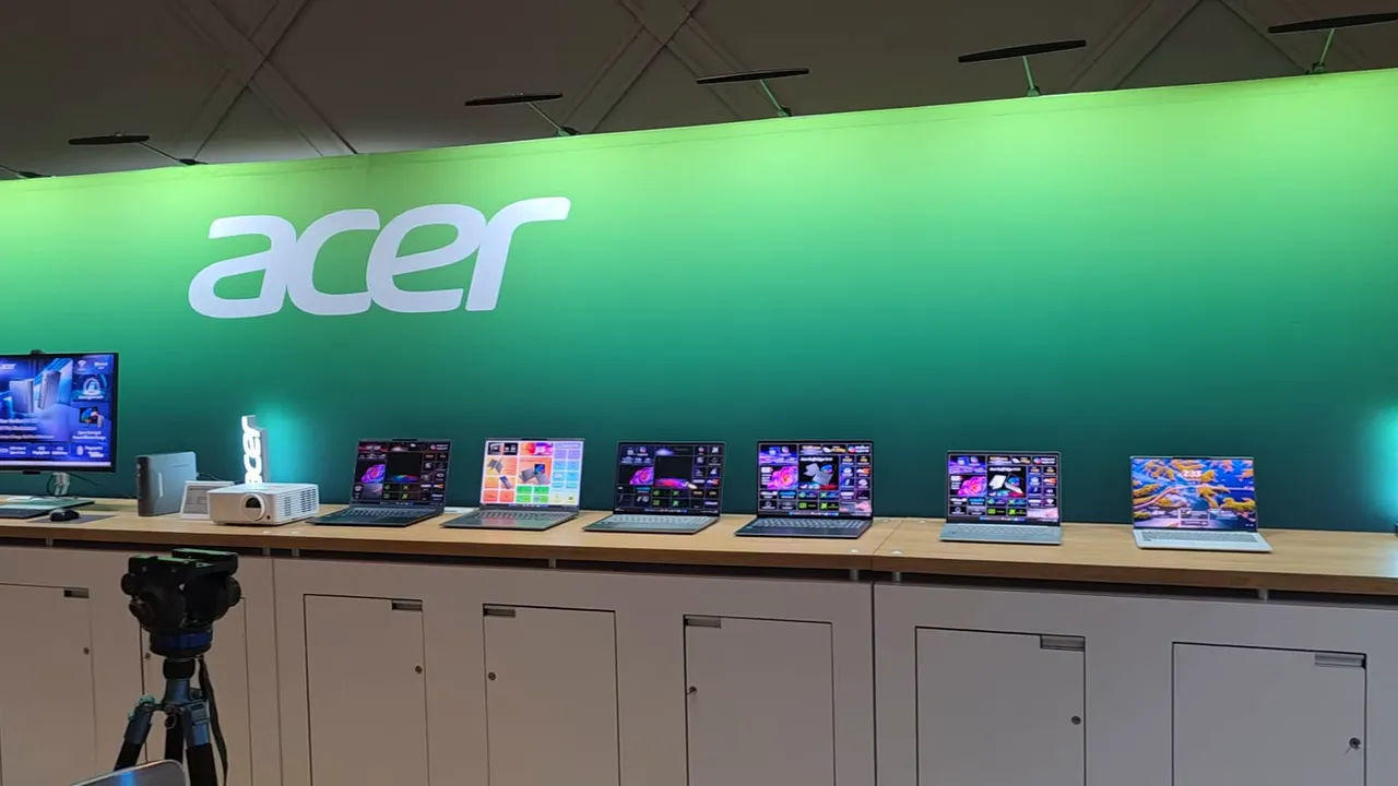 Deretan laptop Acer di booth CES 2026 dengan backdrop logo Acer besar