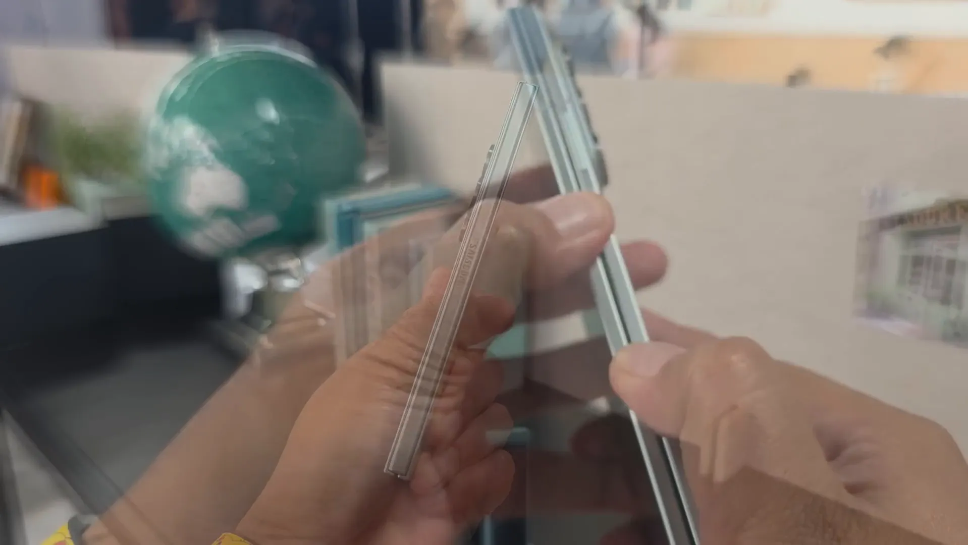 Perbandingan ketebalan Samsung Galaxy Z Fold7 dan pendahulunya