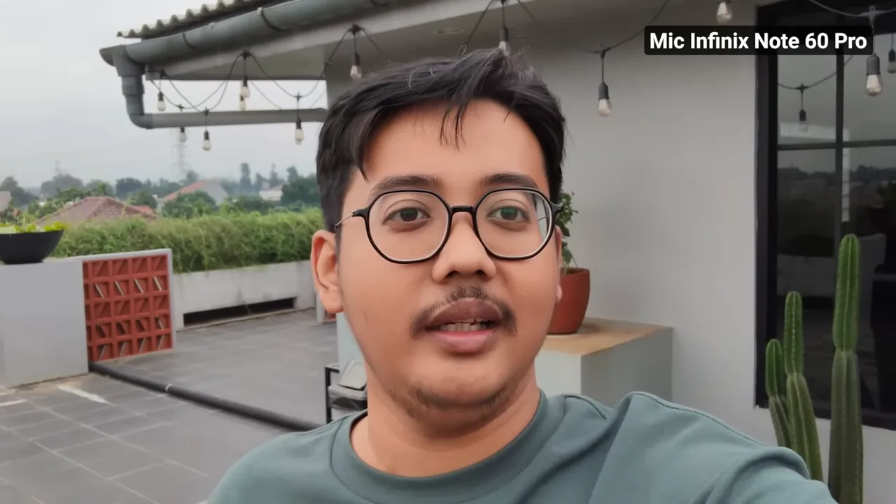 Selfie jelas dan tajam di luar ruangan menggunakan kamera depan Infinix Note 60 Pro, menampilkan detail wajah dan warna alami