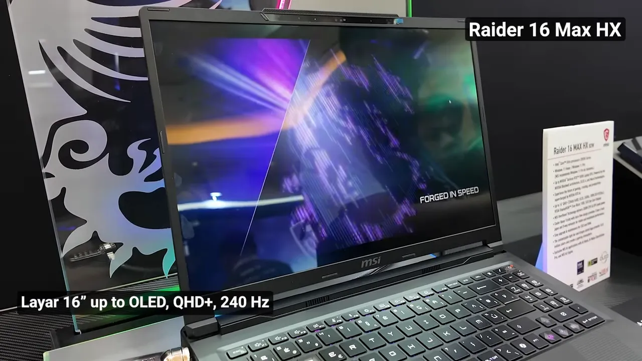 MSI Raider 16 Max HX tampak depan menunjukkan layar 16 inci dan keyboard