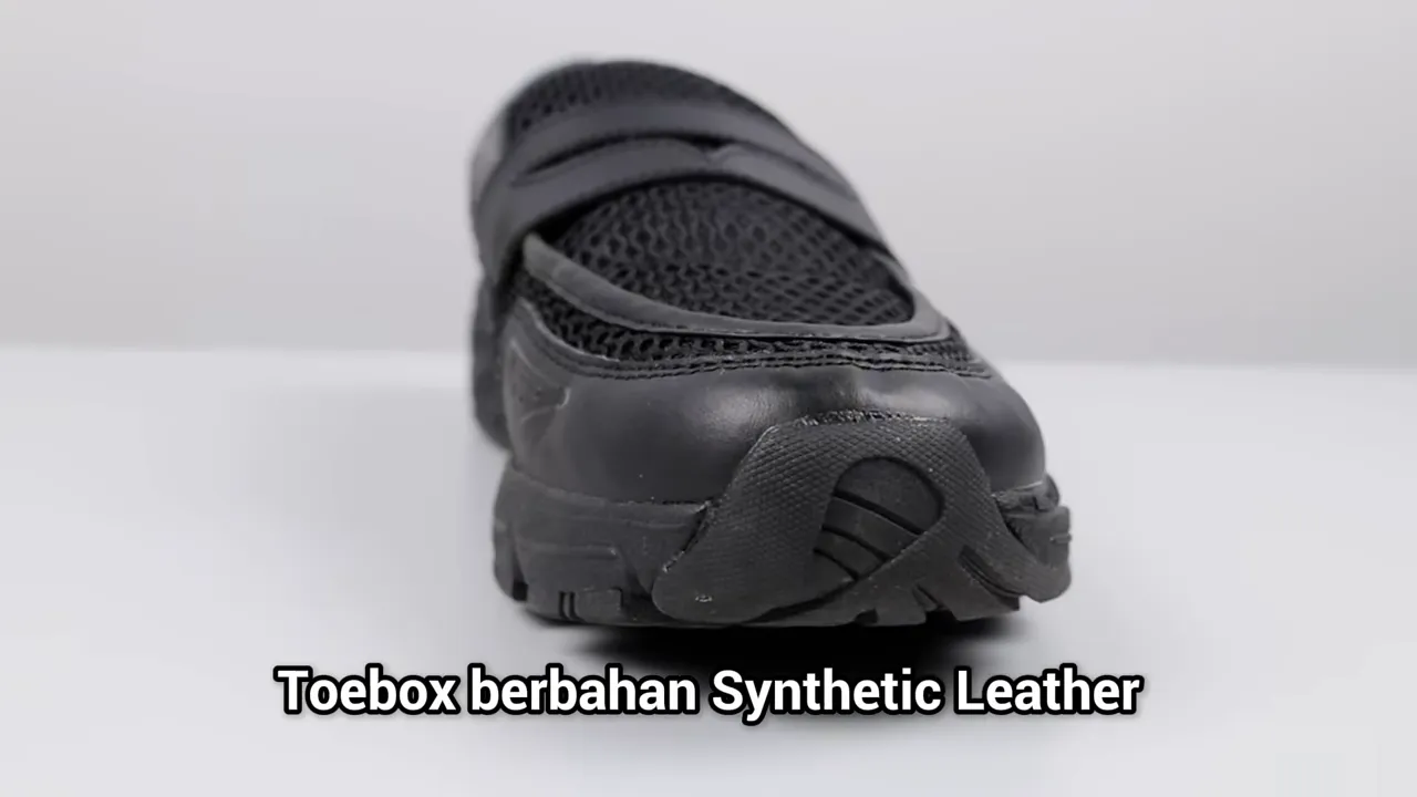 Close-up depan toebox Ace Neptune menonjolkan tekstur mesh dan lapisan synthetic leather di depan.