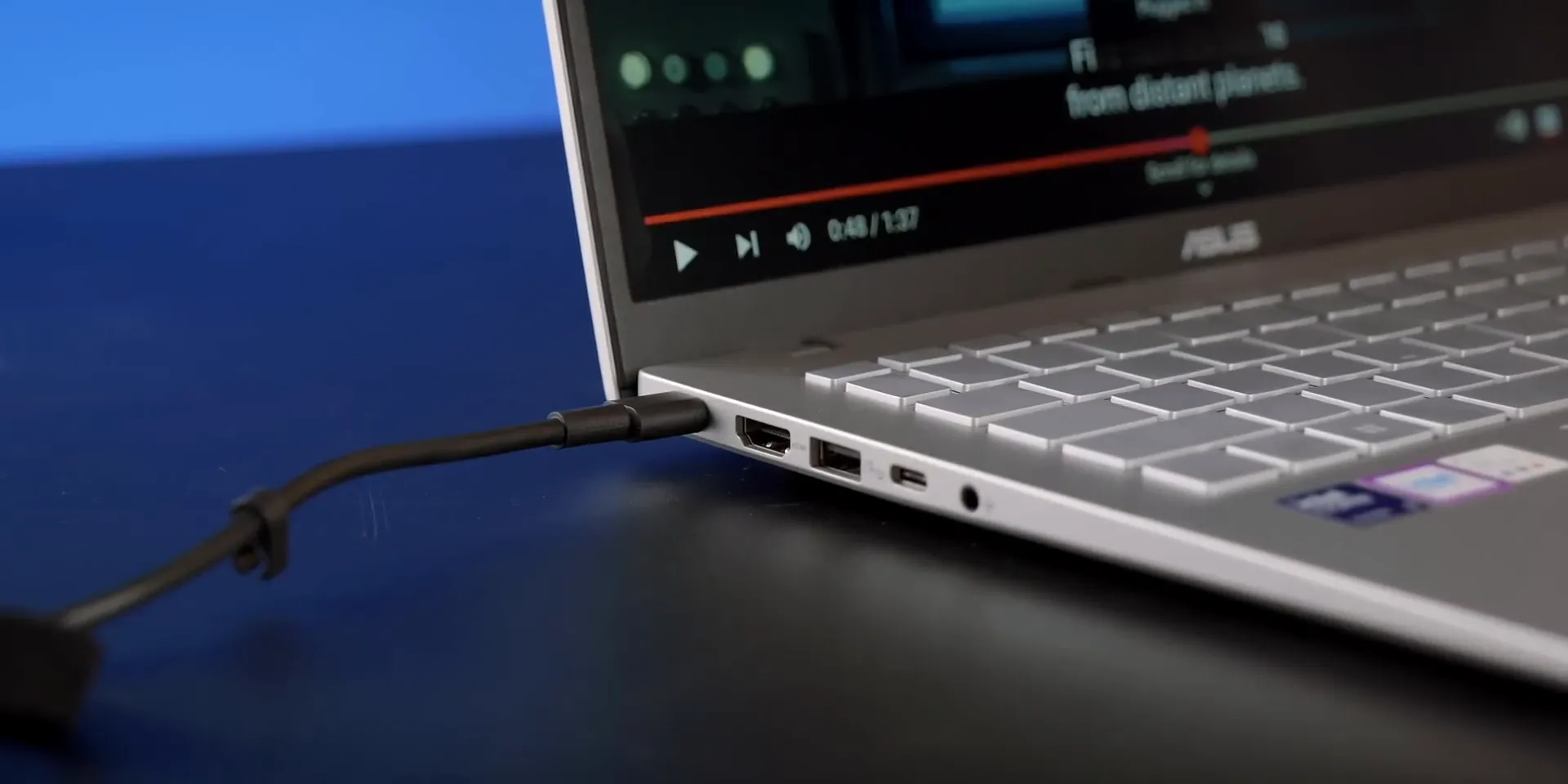 Charger USB Type-C 65 Watt dengan fast charging