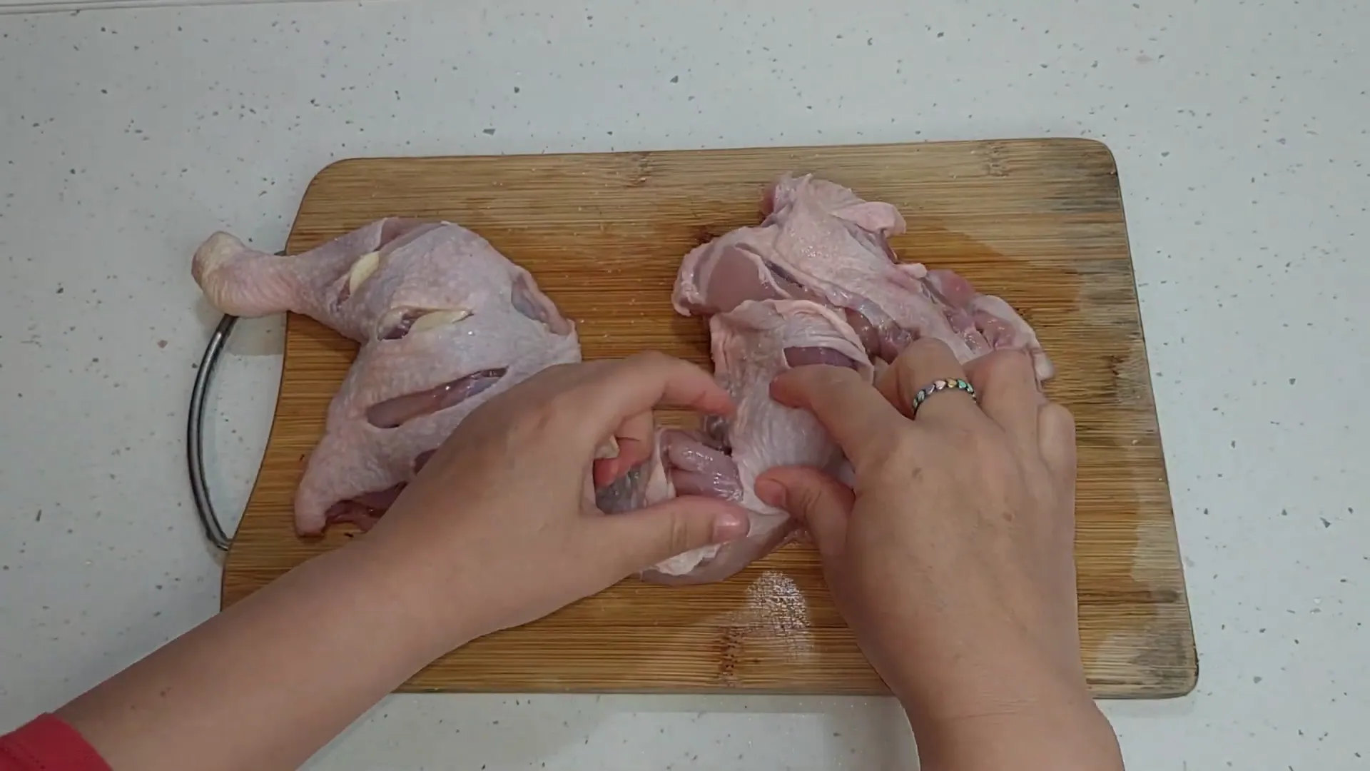 Preparando el pollo empanado