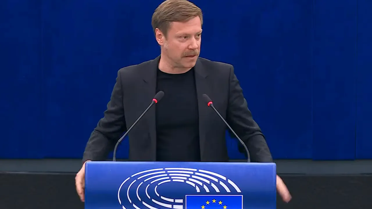 Patriots.eu speaker at a podium with EU signage behind him