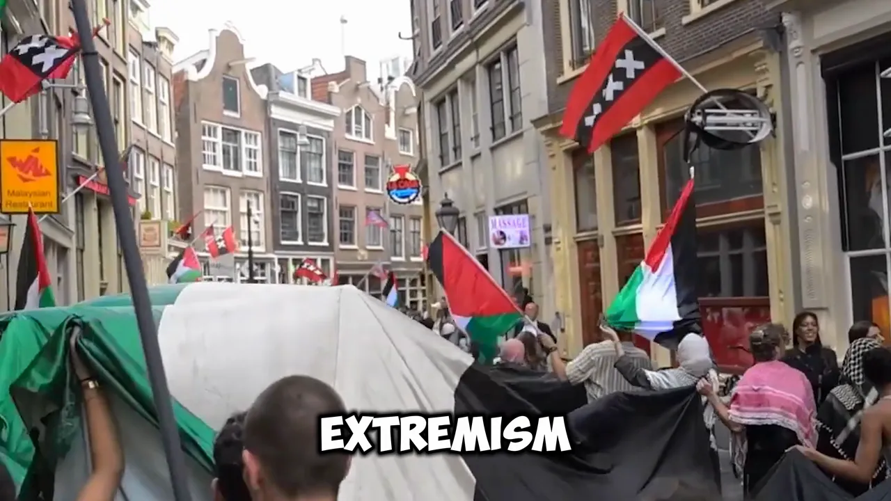 Wilders discussing extremism and political hypocrisy in parliament