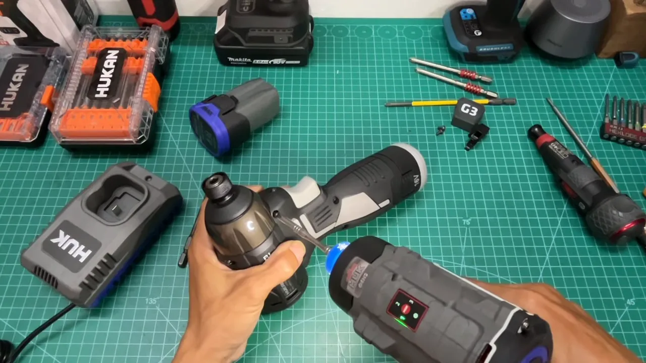 Cận cảnh tay bóp cò Hunkan 160, hiển thị cụm LED và tay cầm