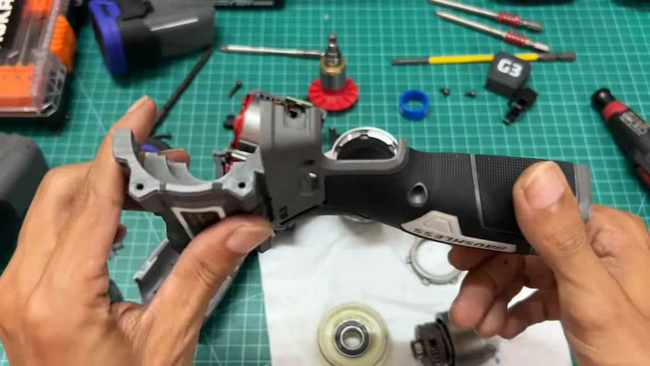 Tay cầm và cò của Hunkan 160, ảnh minh họa cảm giác bóp cò và vị trí ngón tay