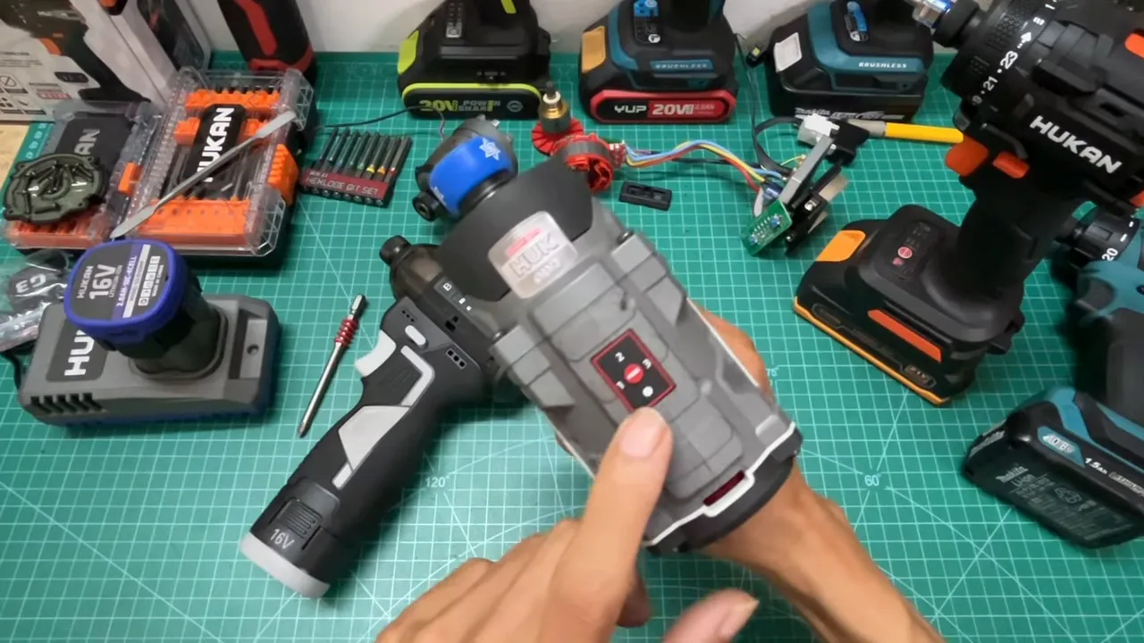 Bảng chọn chế độ 1/2/3 trên Hunkan 160 Gen 3 với ngón tay chỉ vào, ảnh sắc nét