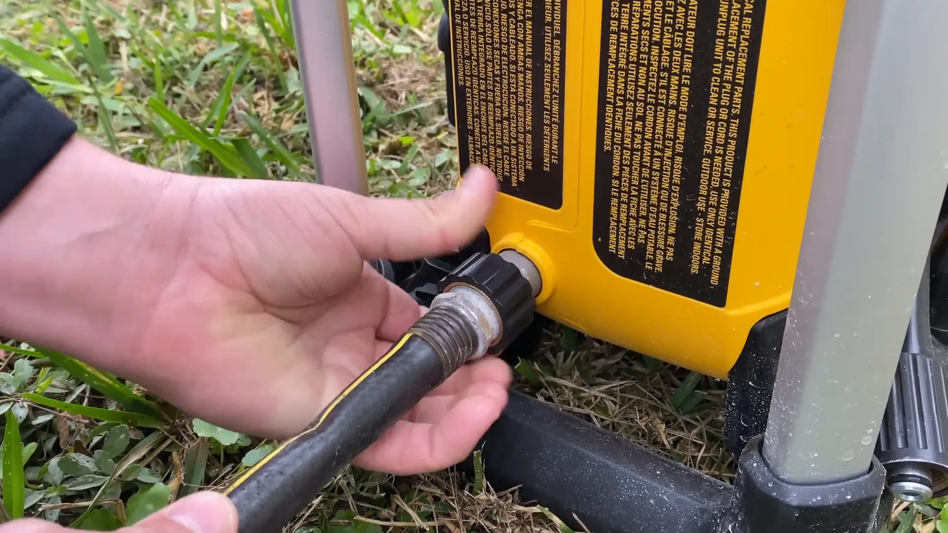 Các đầu phun đi kèm máy rửa xe pin Dewalt