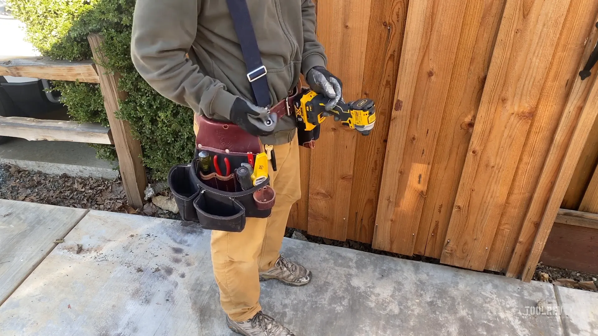Máy bắn vít Dewalt DCF845