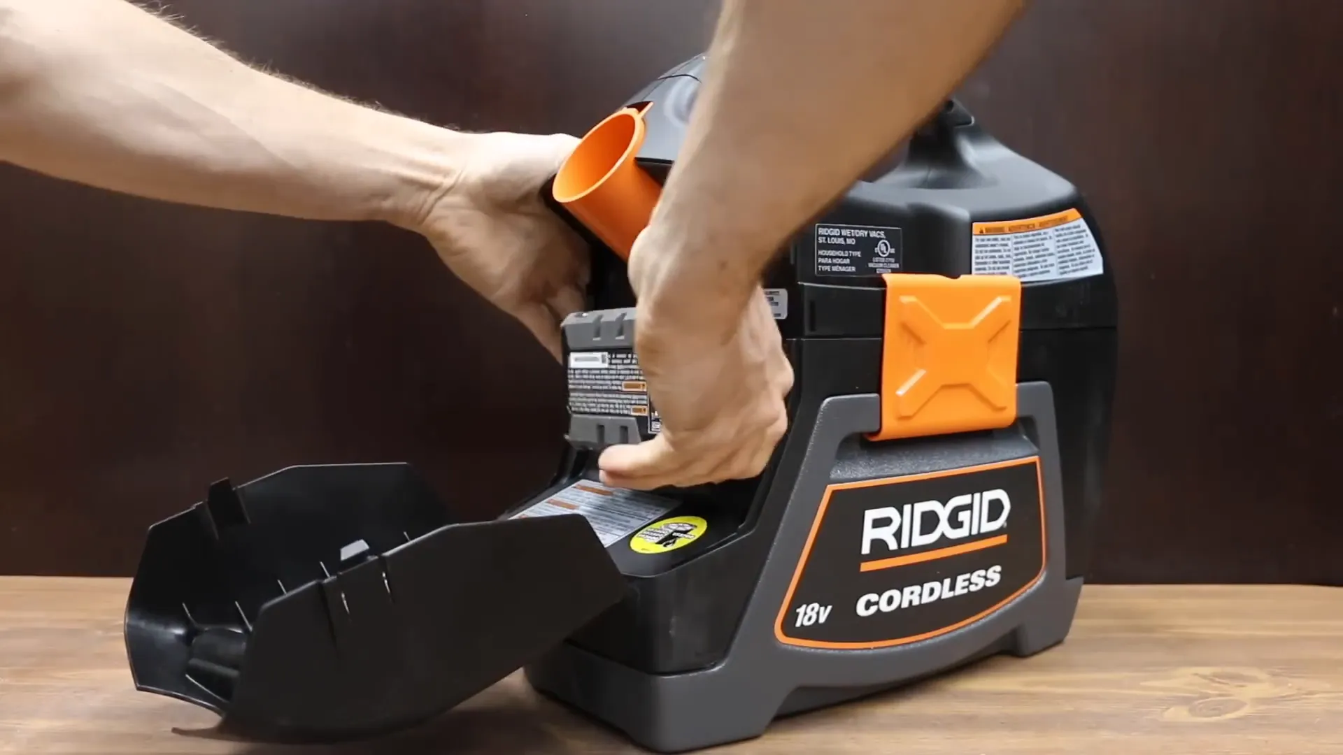 Máy hút bụi Ridgid với thiết kế chắc chắn