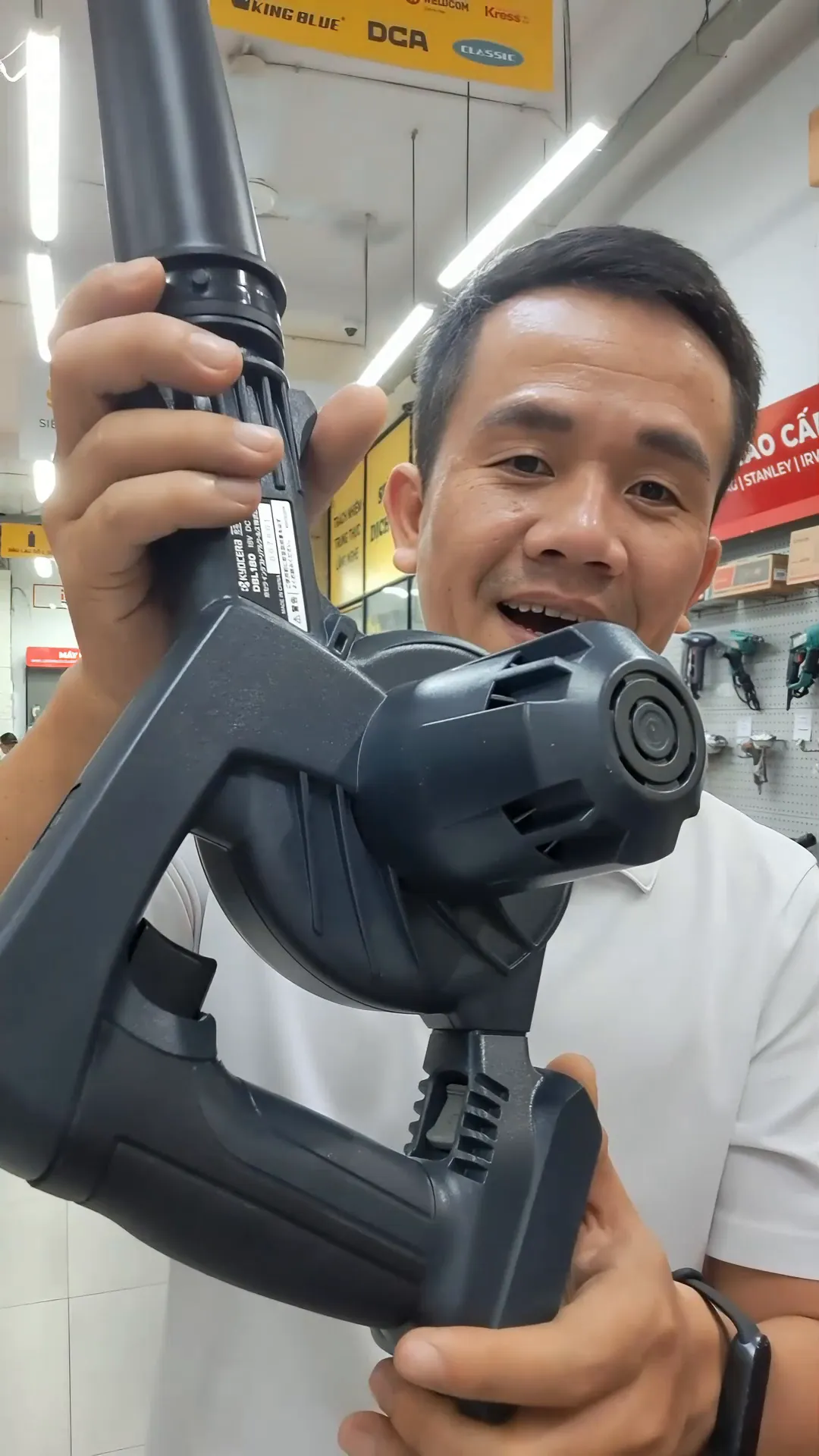 Thiết kế nhỏ gọn của máy thổi lá KYOCERA DBL180