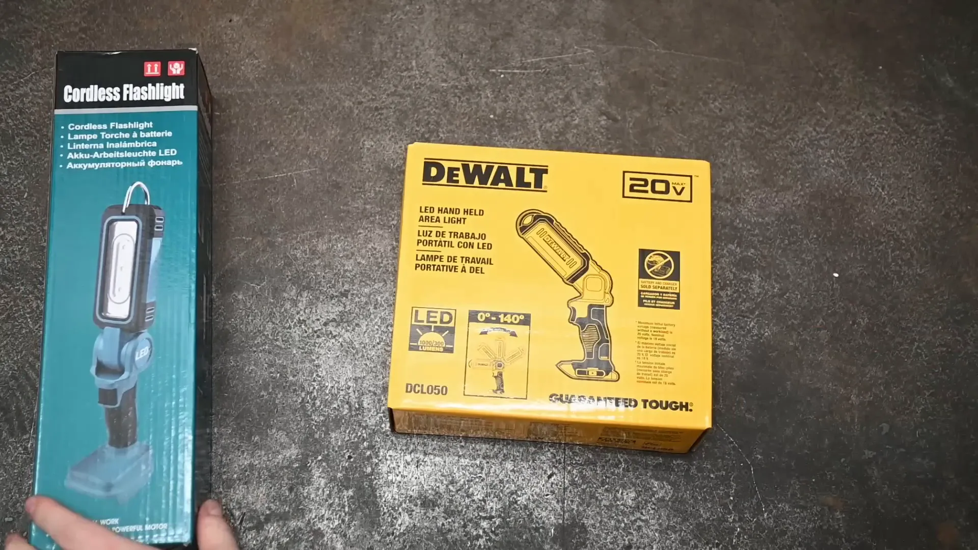 So sánh giữa đèn Dewalt DCL050 và Amazon Yav