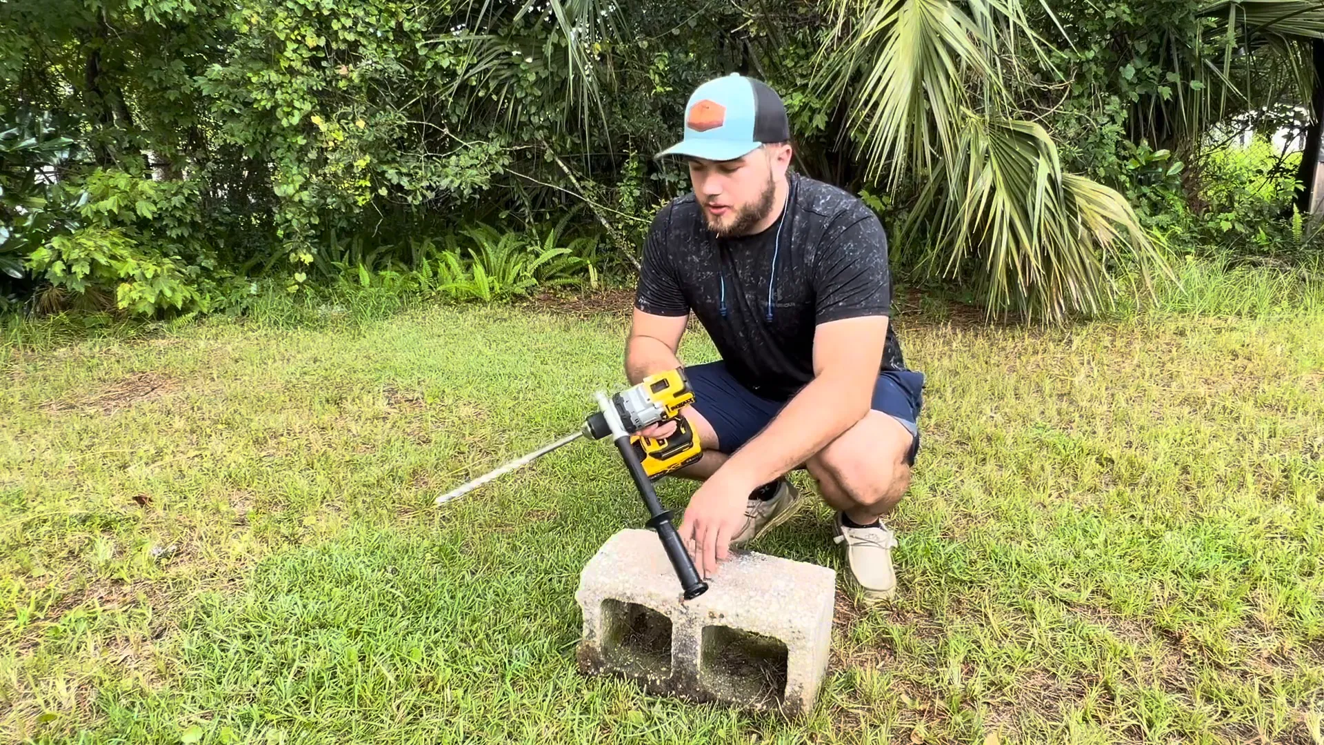 Khoan bê tông với Dewalt DCD1007