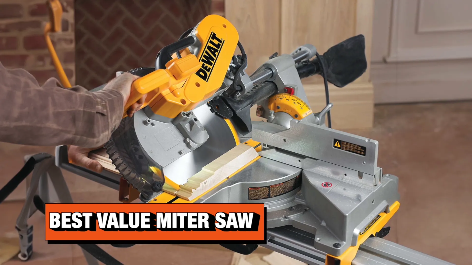 Cưa trục trượt DEWALT DWS779