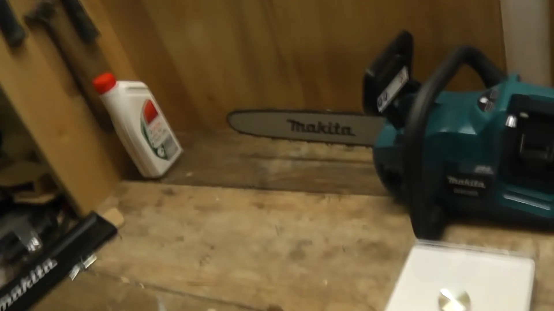 Trọng lượng cưa xích Makita DUC353