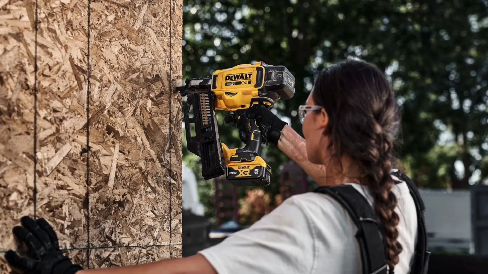 Tính năng máy bắn đinh Dewalt