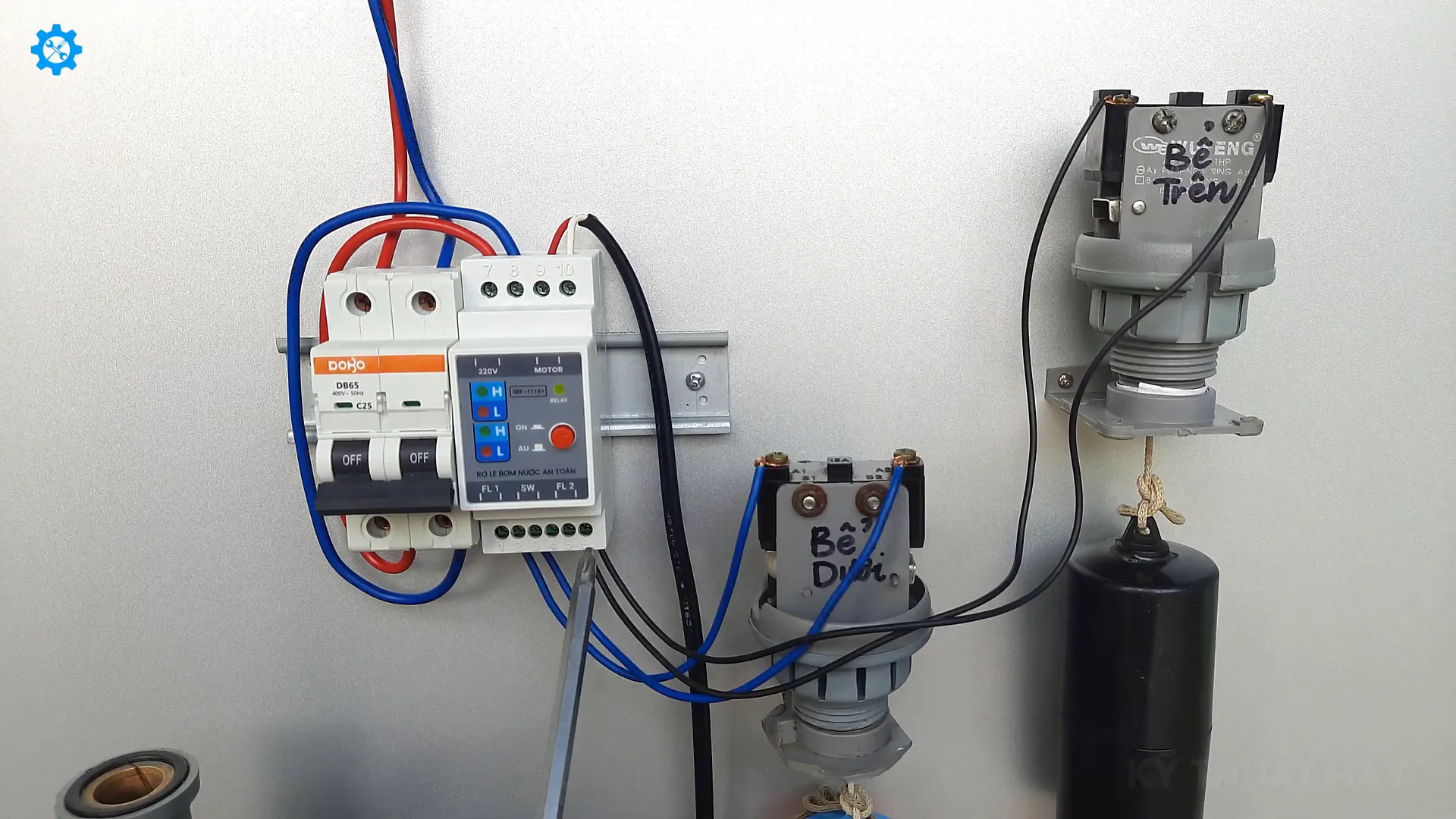 Cách hoạt động của phao điện