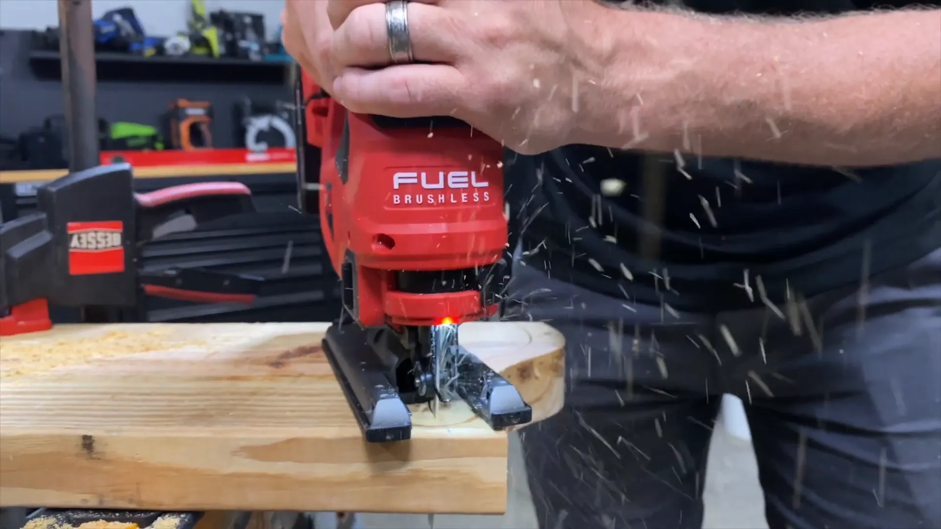 Cưa lõng pin Milwaukee M18 FUEL