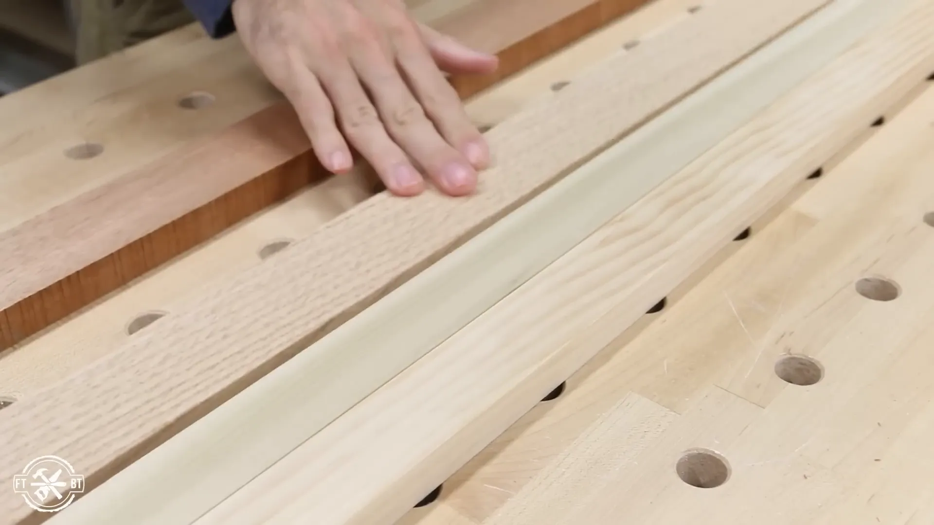 Cưa miter và router cầm tay