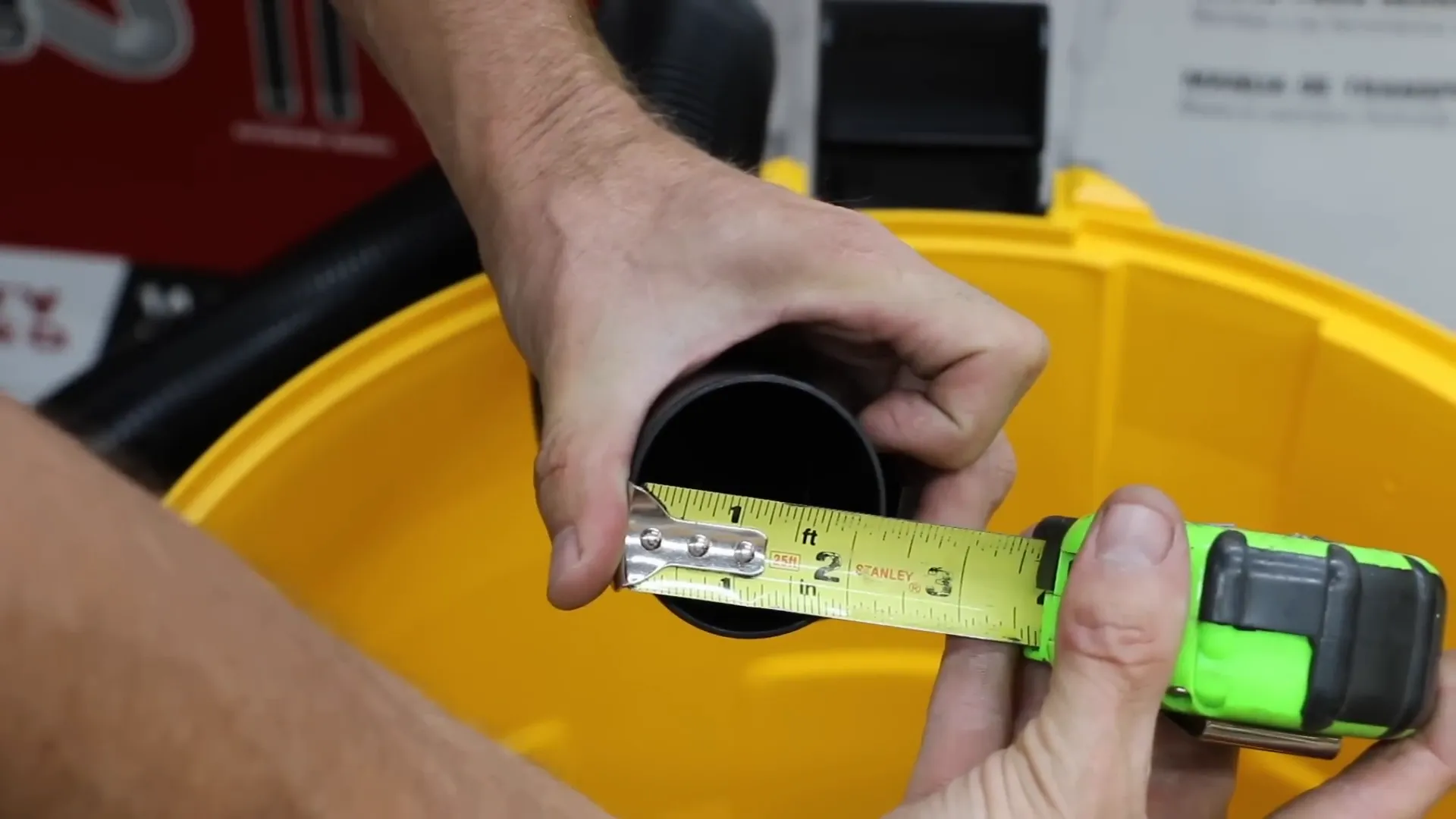 Quá trình lắp ráp máy hút bụi Dewalt