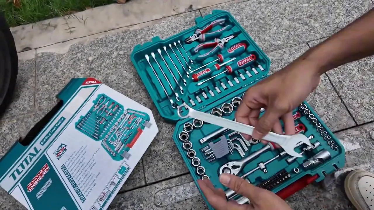 tay cầm cờ lê bộ công cụ Total mở hộp