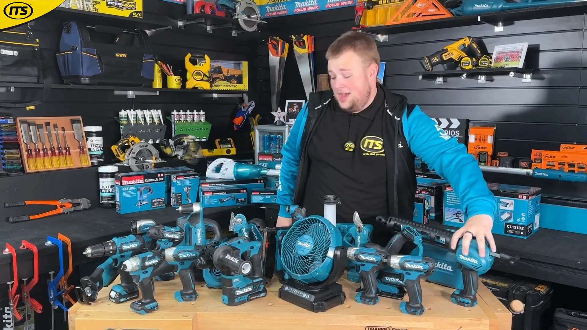 Makita CG100DZA Caulking Gun