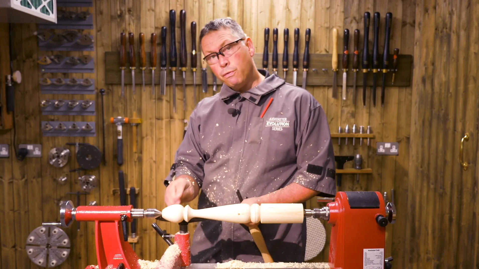 Round nose scraper creating a cove