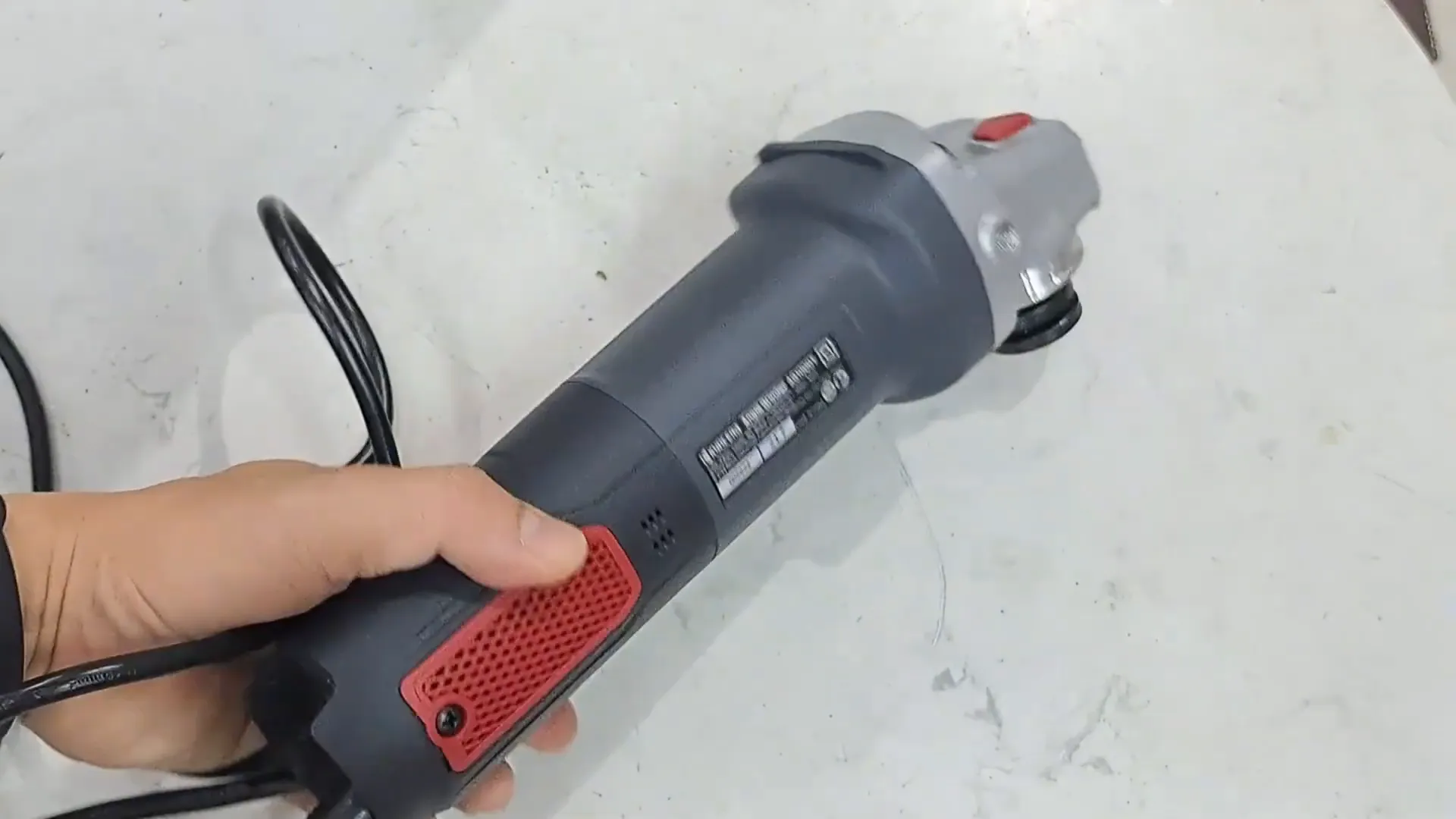 Công suất mạnh mẽ của máy mài góc Kyocera AG1000T