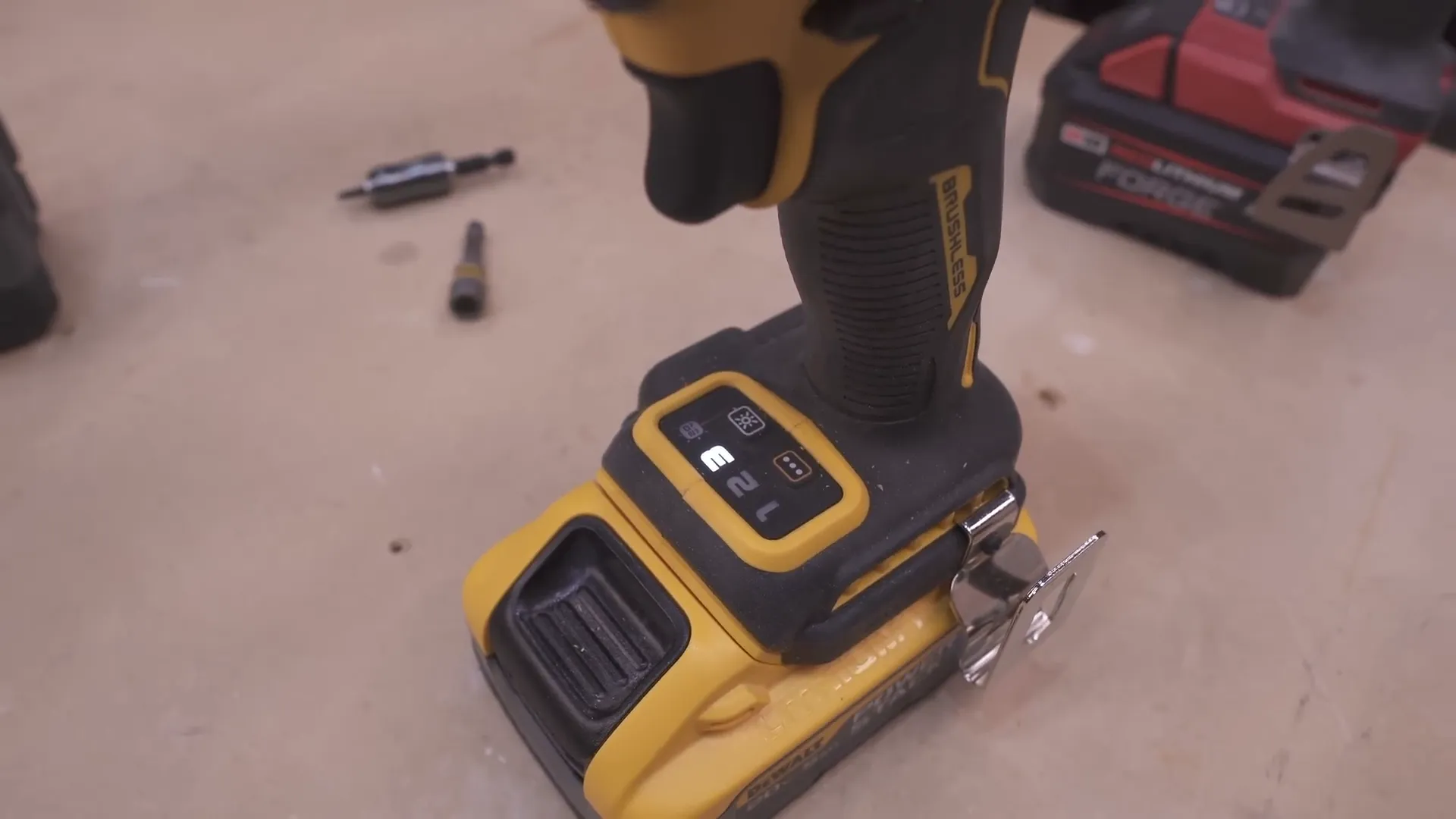 Chế độ tốc độ trên Dewalt DCF860