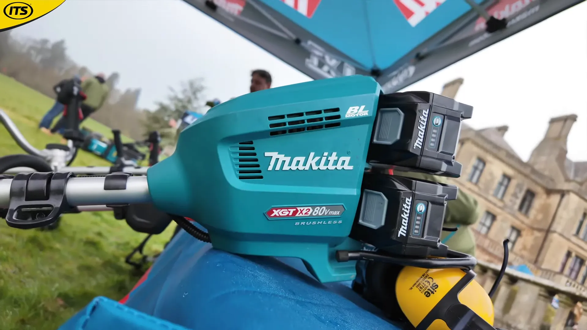 Máy cưa xích Makita