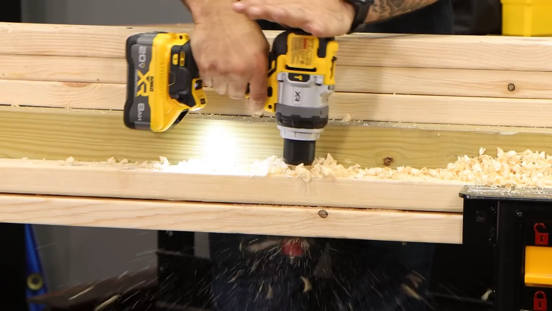Đánh giá hiệu suất khoan máy khoan Dewalt DCD1007